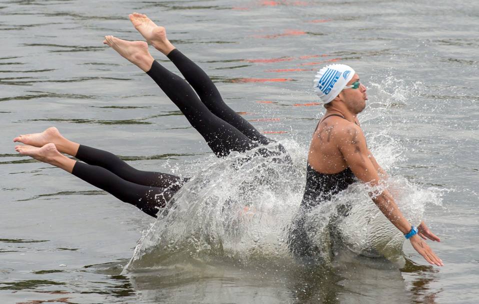 Berlino, 32mi Campionati europei di nuoto. La partenza della 5km maschile in acque libere (Epa)
